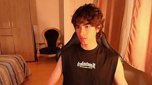 Nude Boy18 online show from 09-23-25, 03:24