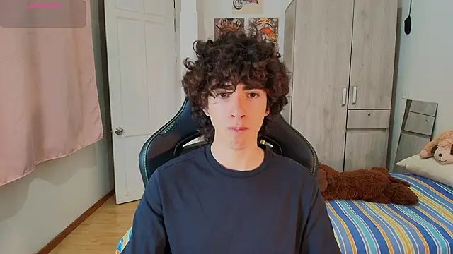 Nude Boy18 online show from 12-14-25, 01:12