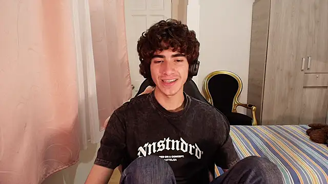 Nude Boy18 online show from 10-07-25, 06:14