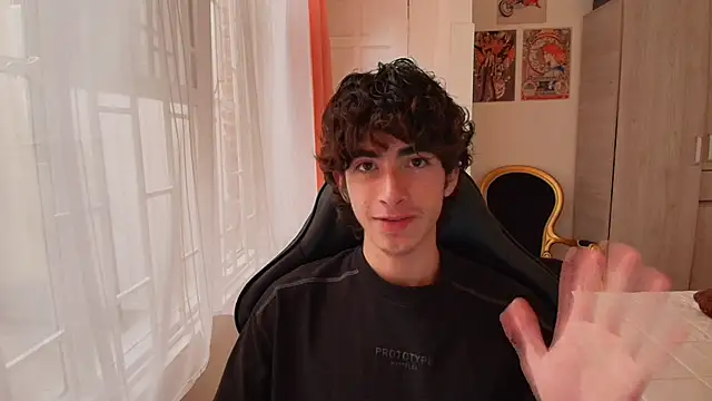 Nude Boy18 online show from 10-16-25, 07:22