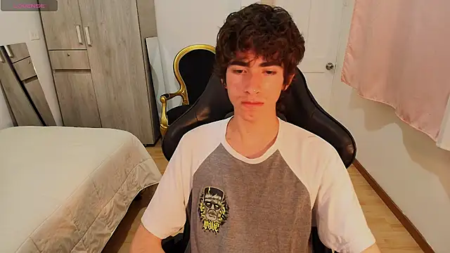 Nude Boy18 online show from 09-15-25, 02:56