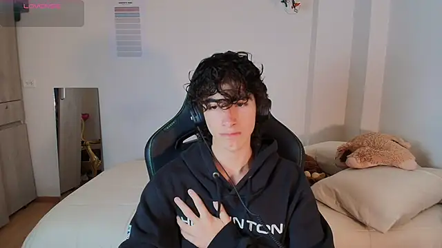 Nude Boy18 online show from 02-26-26, 10:10