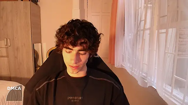 Nude Boy18 online show from 09-27-25, 10:16