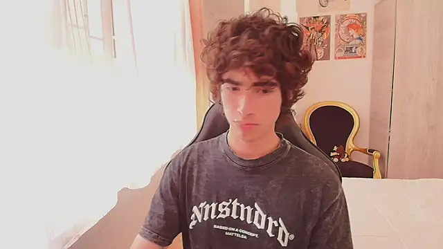 Nude Boy18 online show from 10-24-25, 06:40