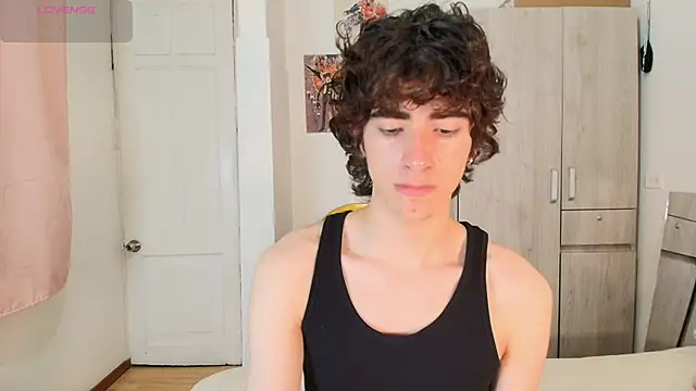 Nude Boy18 online show from 11-17-25, 11:09