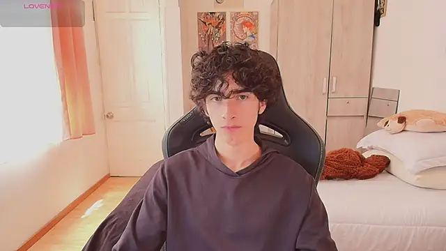 Snapshot of Nude_Boy18 chatting on 05-16-26, 06:40 Nude Boy18 online show from 05-16-26, 06:40