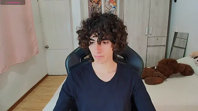 Nude Boy18 online show from 03-18-26, 11:37