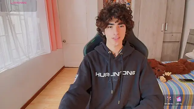 Nude Boy18 online show from 11-28-25, 07:36