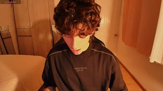 Nude Boy18 online show from 09-20-25, 09:58