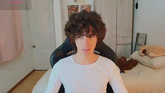 Nude Boy18 online show from 12-20-25, 11:51