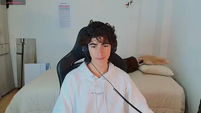 Nude Boy18 online show from 02-15-26, 01:06