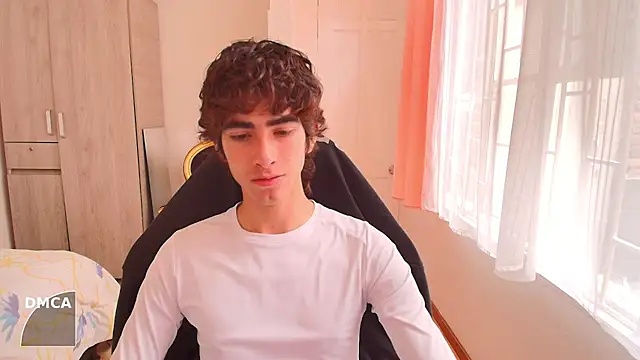 Nude Boy18 online show from 09-25-25, 03:18