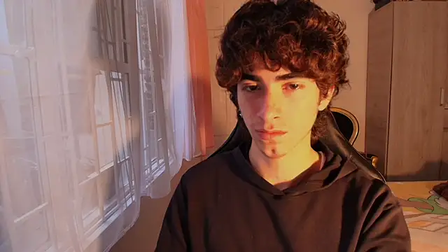 Nude Boy18 online show from 10-10-25, 09:37