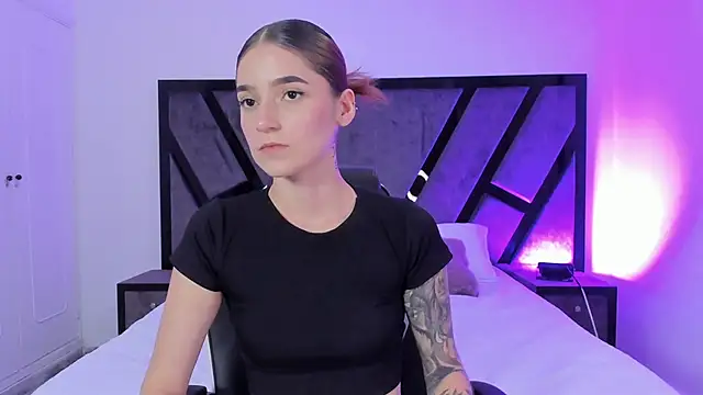 CarlySommers online show from 10-04-25, 04:58