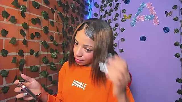 yumi hanna online show from 10-31-25, 01:35