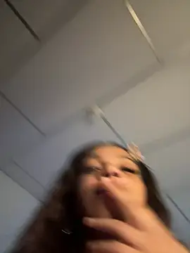 yumi hanna online show from 04-01-26, 04:25