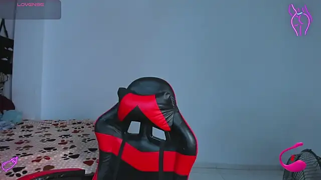 yumi hanna online show from 04-10-26, 02:18