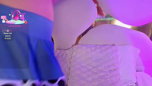 Snapshot of SofiJones_ chatting on 02-17-26, 09:23 SofiJones online show from 02-17-26, 09:23