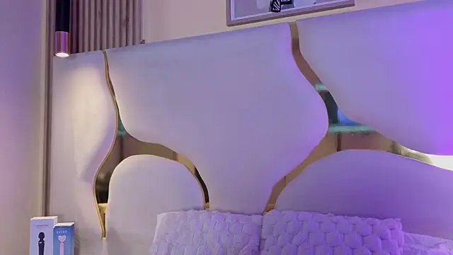 SofiJones  online show from 04-06-26, 08:10