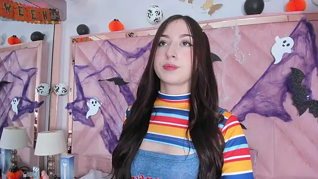 SofiJones  online show from 10-31-25, 10:05