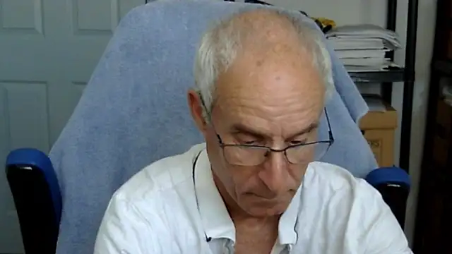 Snapshot of funone1999 chatting on 04-07-26, 06:21 funone1999 online show from 04-07-26, 06:21