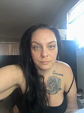 Snapshot of hautemama215 chatting on 02-04-26, 03:07 hautemama215 online show from 02-04-26, 03:07