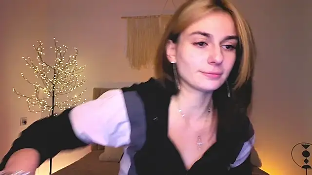 Little mia   online show from 03-24-26, 10:21