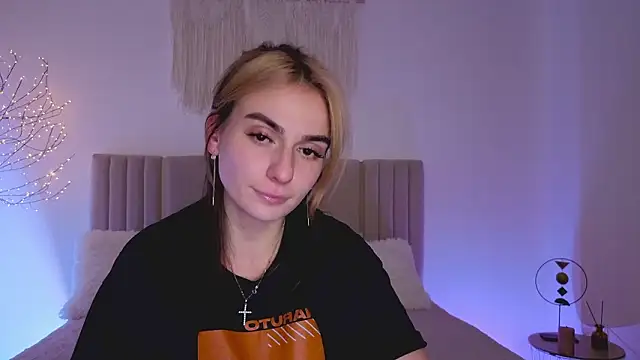 Little mia   online show from 03-15-26, 11:23