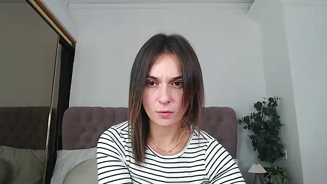 Little mia   online show from 11-30-25, 02:40