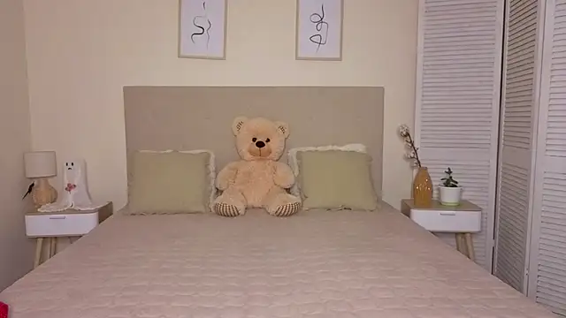 Little mia   online show from 11-24-25, 10:32