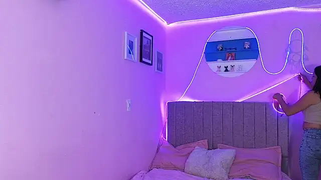 MiSofialeal online show from 10-03-25, 05:58