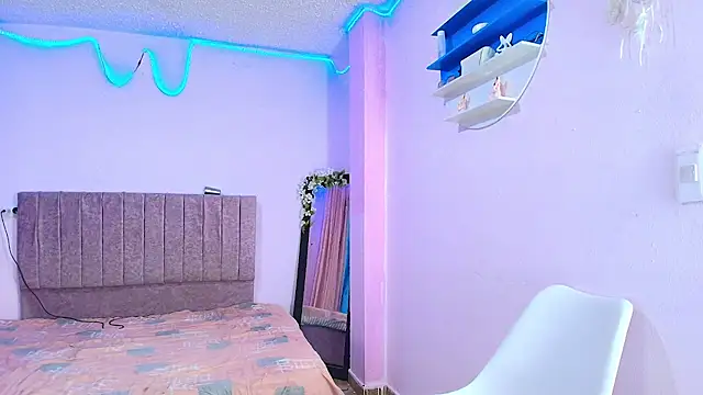 MiSofialeal online show from 02-11-26, 06:19