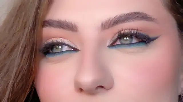 Snapshot of Sienna_Voss chatting on 01-15-26, 08:34 Sienna Voss online show from 01-15-26, 08:34