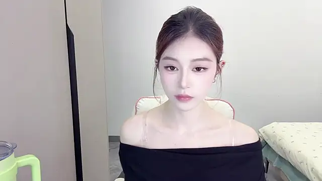 Snapshot of Cookie-oo chatting on 09-24-25, 11:39 Cookie-oo online show from 09-24-25, 11:39
