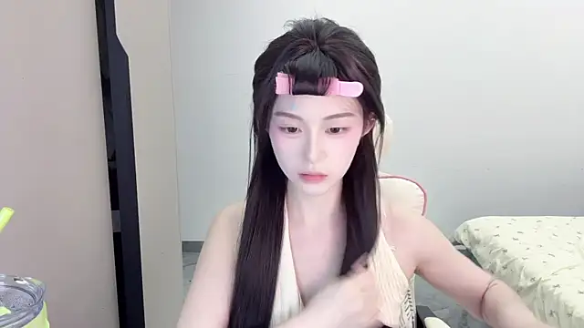 Snapshot of Cookie-oo chatting on 09-27-25, 12:11 Cookie-oo online show from 09-27-25, 12:11