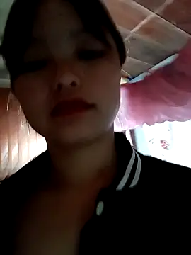 XoiXoi232 online show from 10-10-25, 03:40