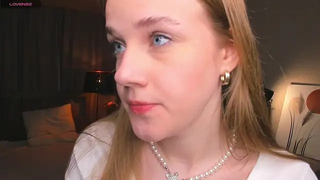 Snapshot of OdellaFrake chatting on 09-12-25, 08:08 OdellaFrake online show from 09-12-25, 08:08