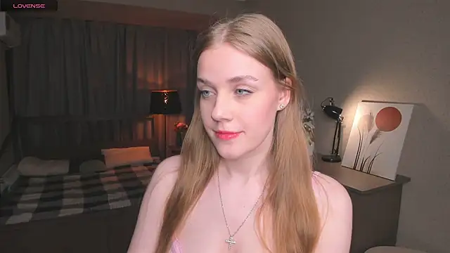 Snapshot of OdellaFrake chatting on 09-20-25, 08:25 OdellaFrake online show from 09-20-25, 08:25