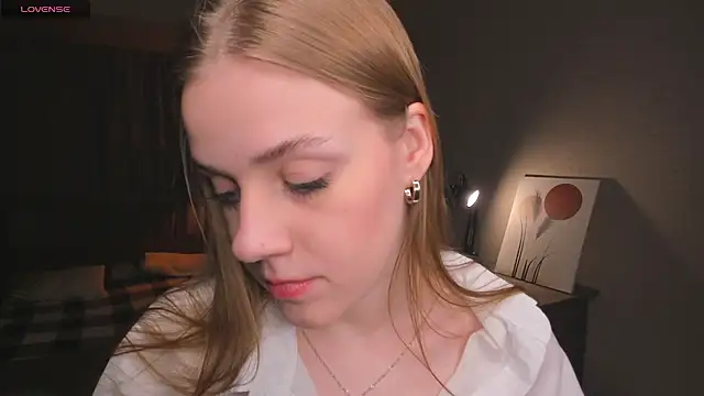 Snapshot of OdellaFrake chatting on 10-16-25, 07:44 OdellaFrake online show from 10-16-25, 07:44