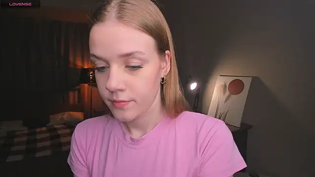 Snapshot of OdellaFrake chatting on 10-21-25, 08:19 OdellaFrake online show from 10-21-25, 08:19