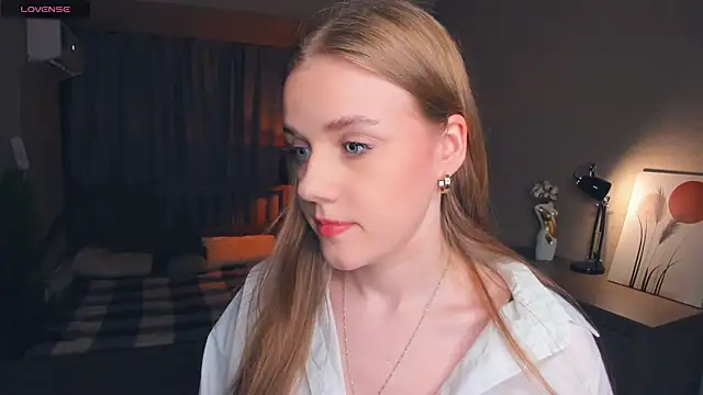 Snapshot of OdellaFrake chatting on 09-18-25, 07:17 OdellaFrake online show from 09-18-25, 07:17