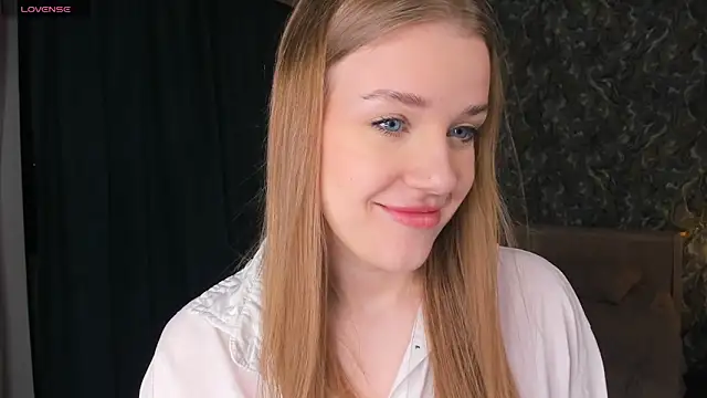 Snapshot of OdellaFrake chatting on 11-17-25, 07:51 OdellaFrake online show from 11-17-25, 07:51