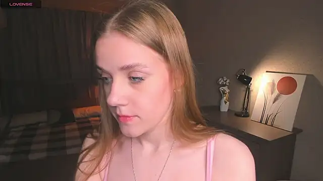 Snapshot of OdellaFrake chatting on 09-17-25, 07:38 OdellaFrake online show from 09-17-25, 07:38