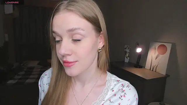 Snapshot of OdellaFrake chatting on 11-19-25, 07:14 OdellaFrake online show from 11-19-25, 07:14