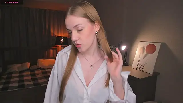 Snapshot of OdellaFrake chatting on 10-18-25, 07:49 OdellaFrake online show from 10-18-25, 07:49