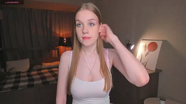 Snapshot of OdellaFrake chatting on 10-09-25, 07:58 OdellaFrake online show from 10-09-25, 07:58