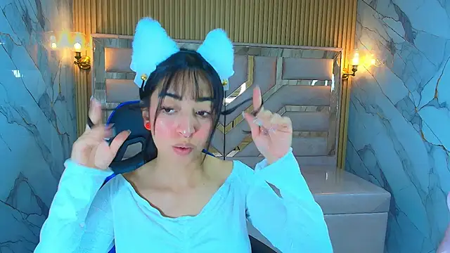 zoe r  online show from 10-31-25, 03:14