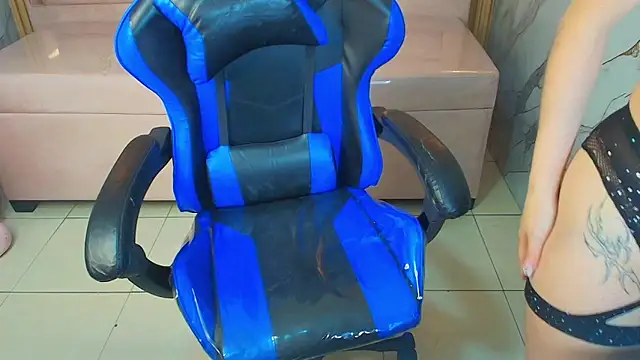 zoe r  online show from 11-11-25, 03:23