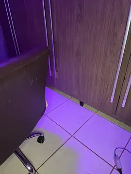 Snapshot of Malika_khalid chatting on 09-18-25, 01:52 Malika khalid online show from 09-18-25, 01:52