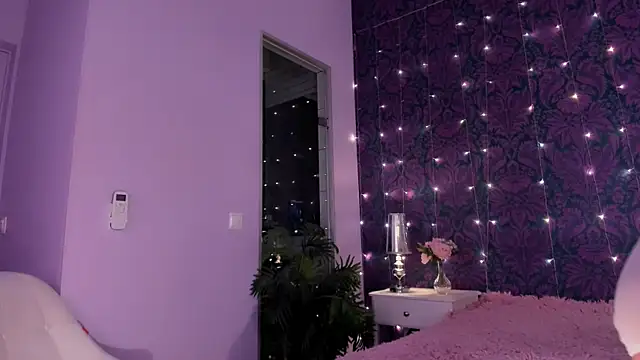 Snapshot of CherrRoses chatting on 09-13-25, 02:06 CherrRoses online show from 09-13-25, 02:06